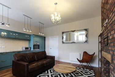 2 bed house, Howard Gardens, Adamstown, Cardiff, CF240EF - Image 3